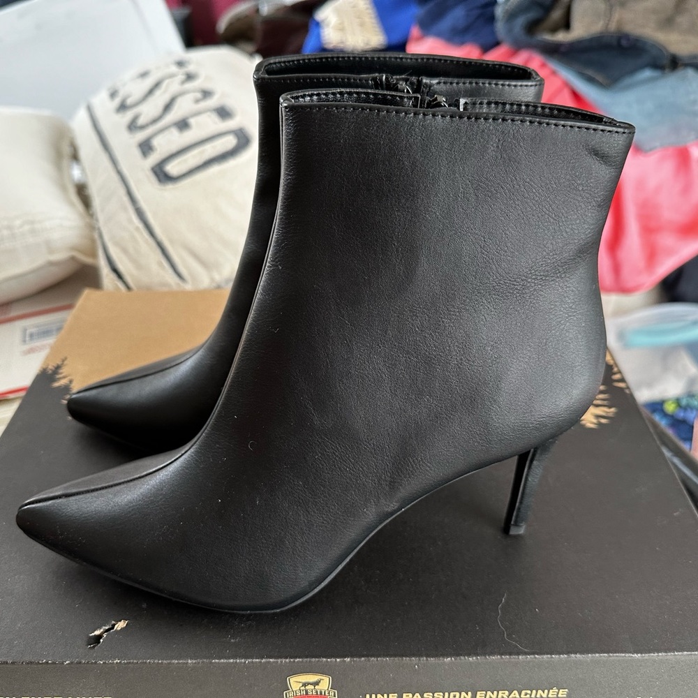 New Red delicious black 3” Healed boots